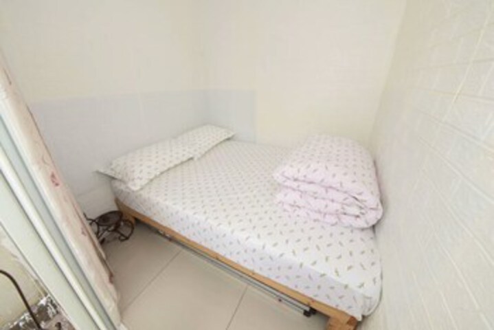 Room 16 of 24