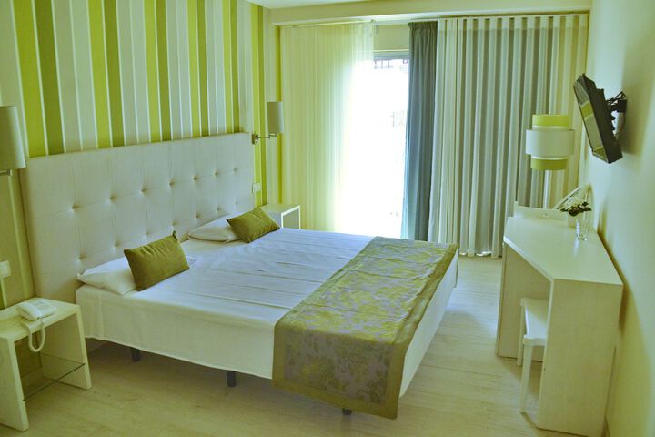 Room 8 of 36