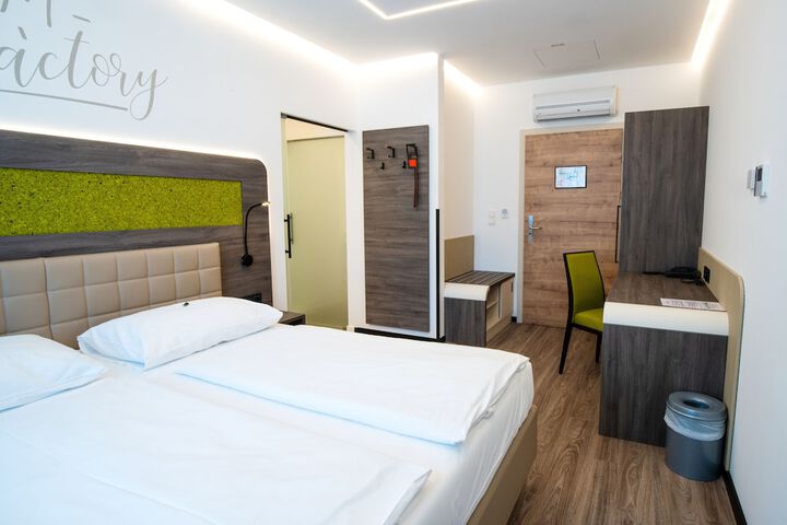 Room 7 of 31
