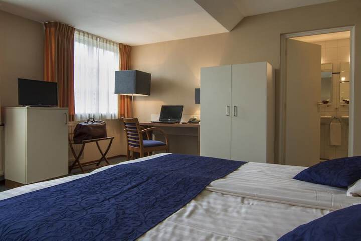 Room 9 of 26
