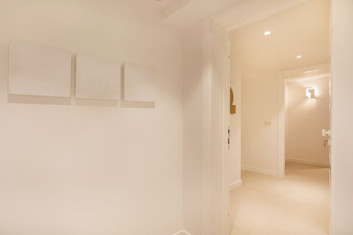 Room 93 of 121