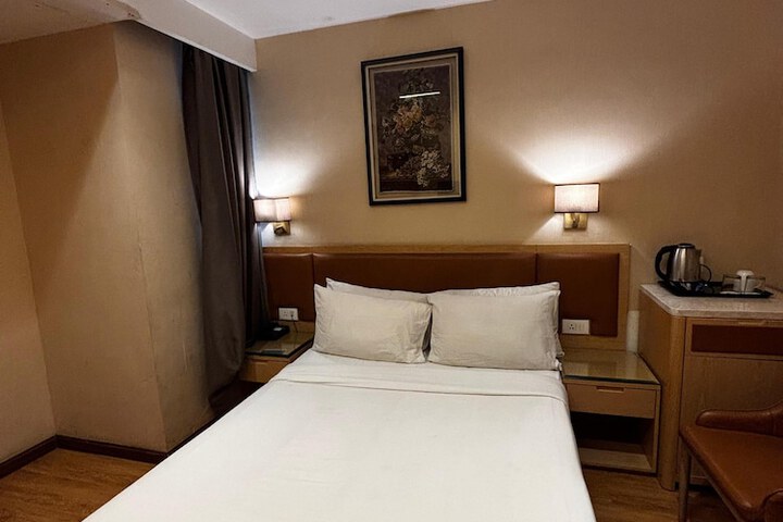 Room 25 of 57