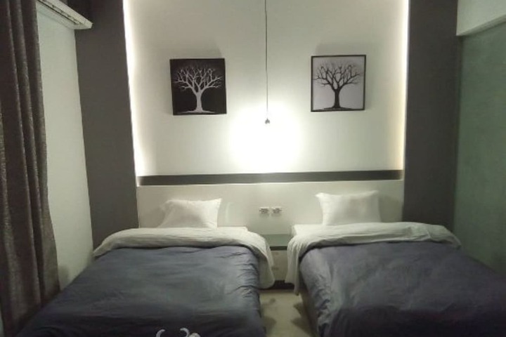 Room 9 of 34