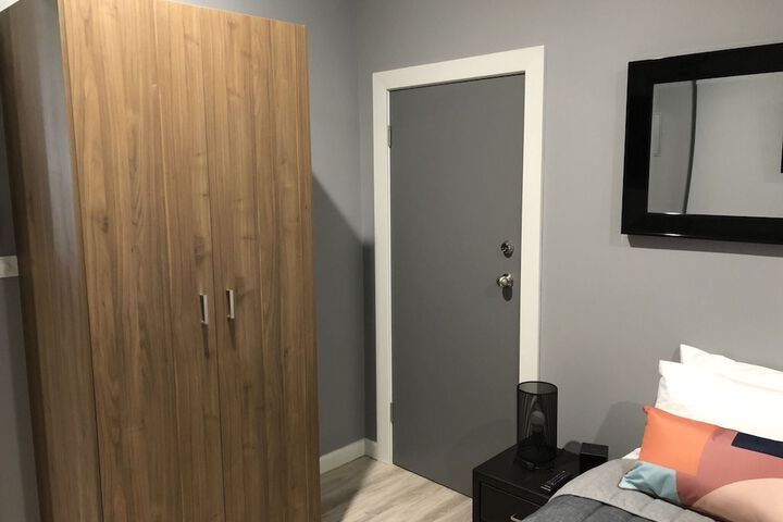 Room 10 of 38