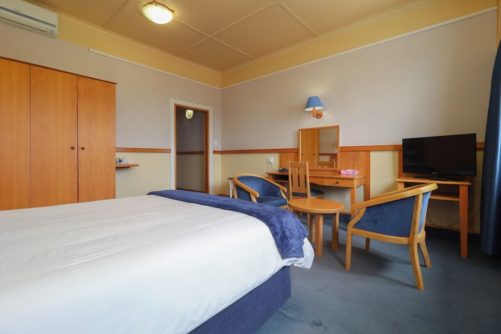 Room 9 of 68
