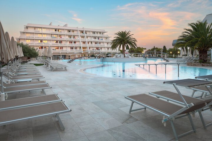 Pool Hotel
