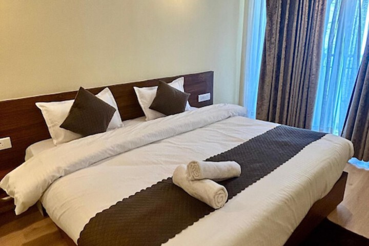 Room 27 of 64