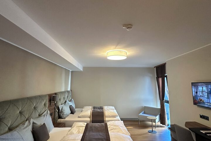 Room 21 of 100