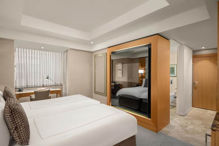 Room 42 of 114