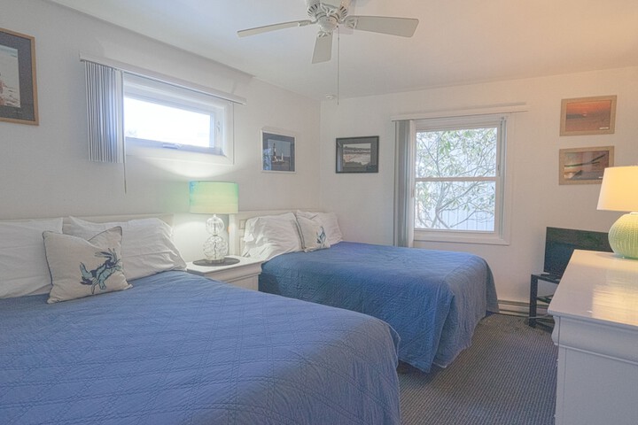 Room 120 of 663