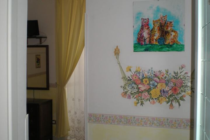 Room 2 of 39