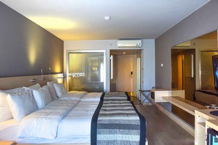 Room 9 of 62