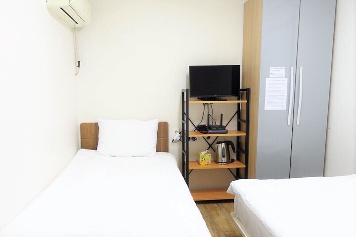 Room 18 of 29