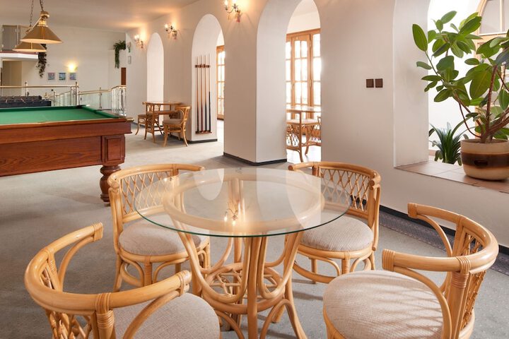 Entrance & Lobby
