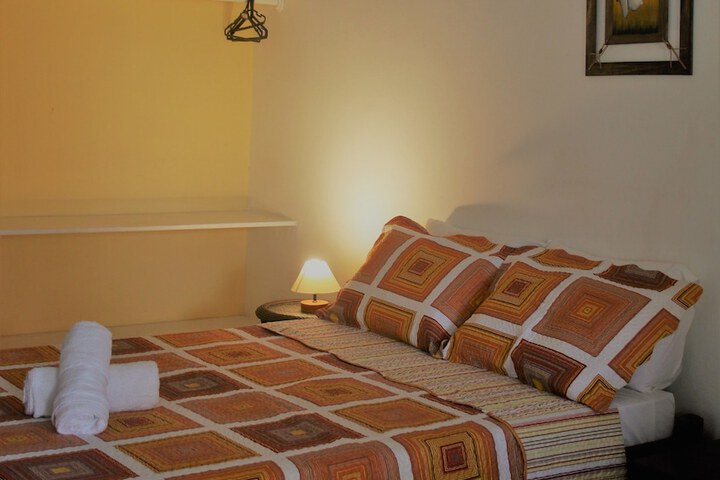 Room 4 of 102