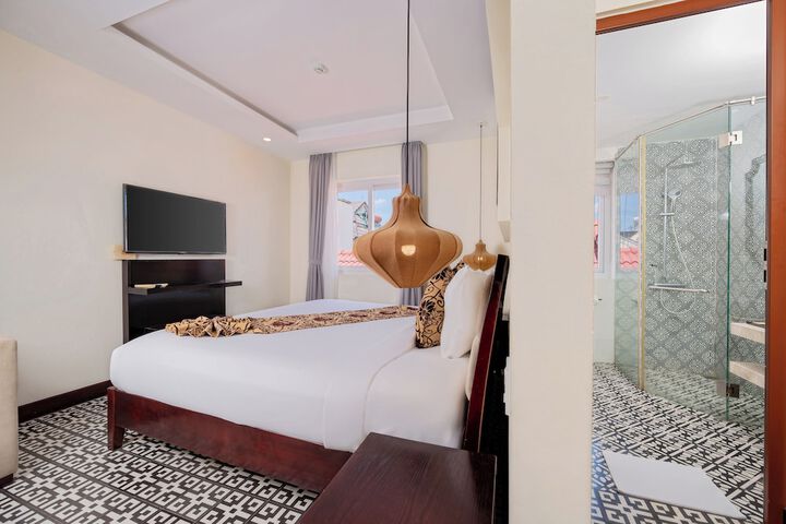 Room 53 of 66