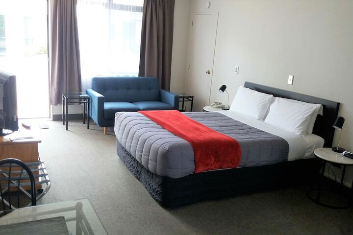 Room 11 of 84