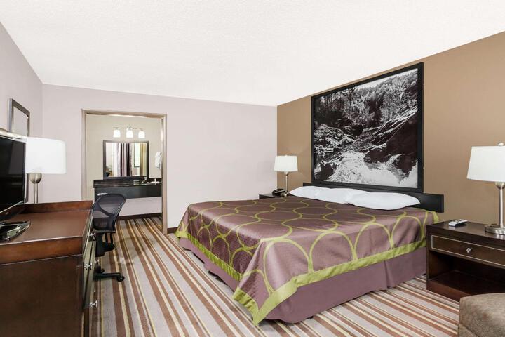 1 King Bed (6 of 11)