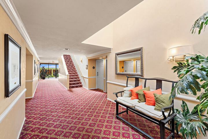 Ballroom/Hall 38 of 76