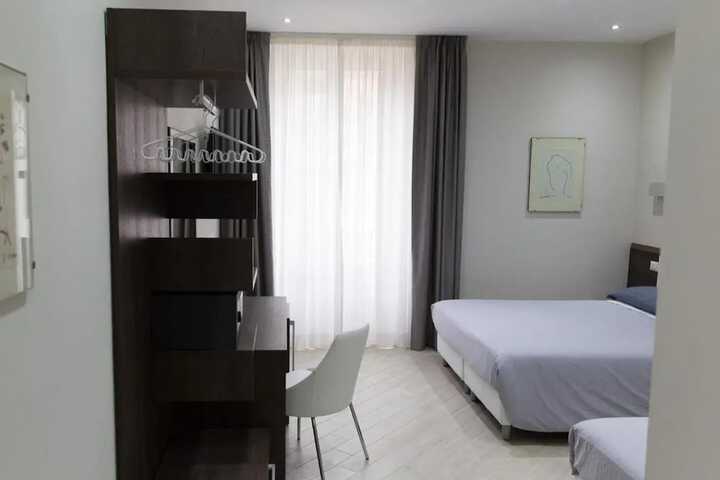 Room 6 of 19