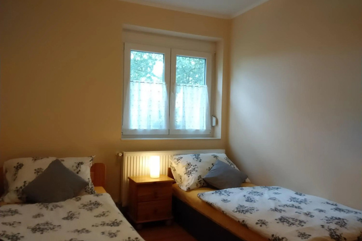 Room 4 of 9