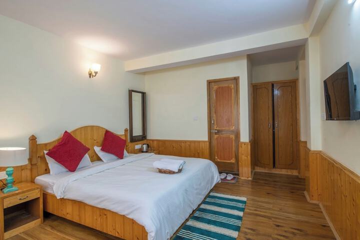 Room 4 of 13