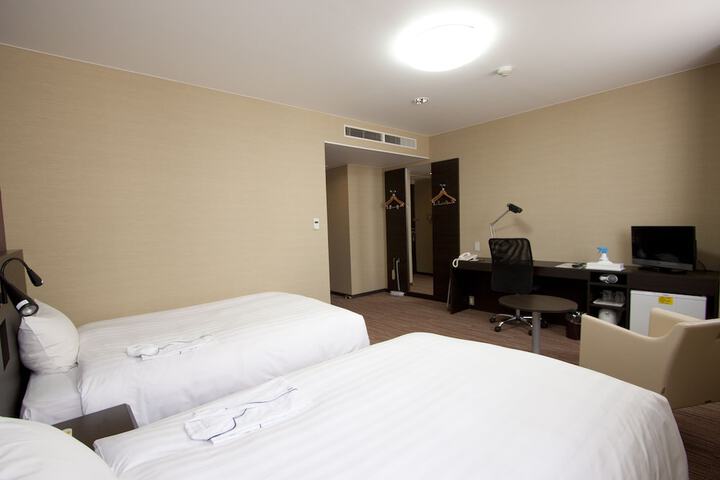 Room 10 of 35