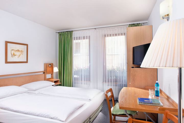 Room 7 of 27