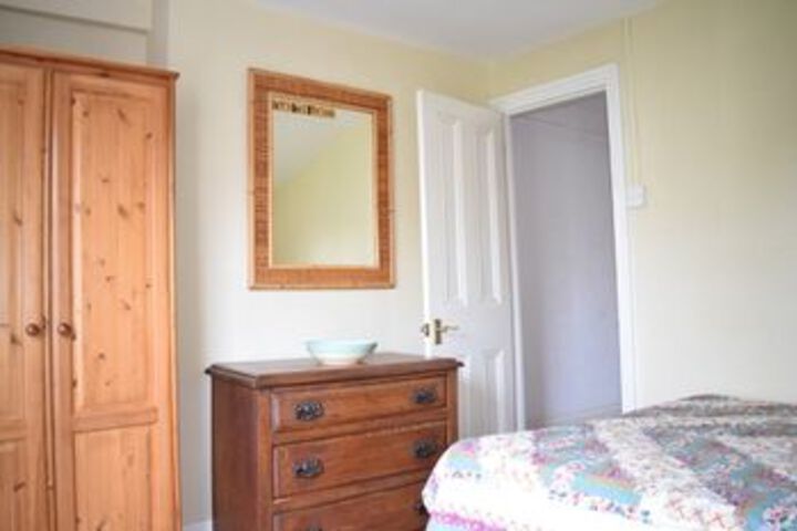Room 9 of 18