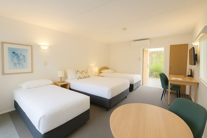 Room 6 of 32