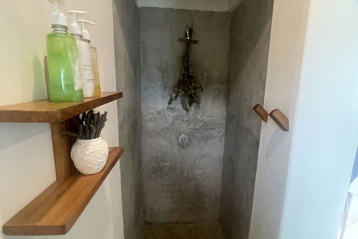 Room 10 of 18