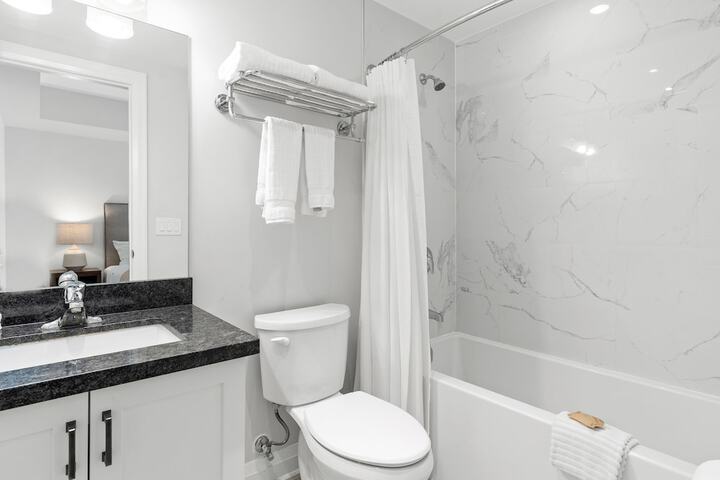 Suite Premier with Views (2 of 8)