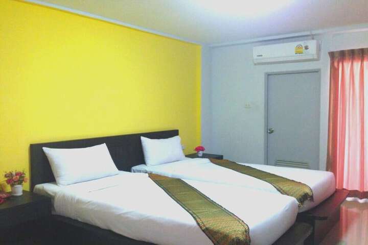Room 9 of 33