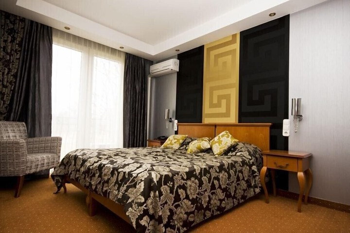 Room 6 of 87