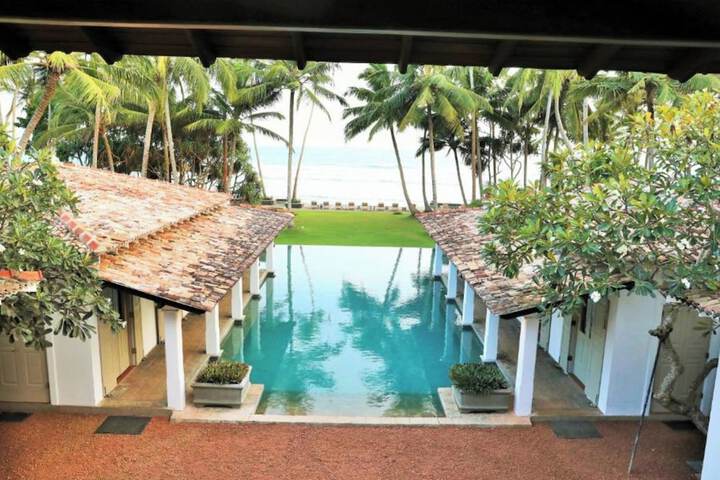 Hotel Pool