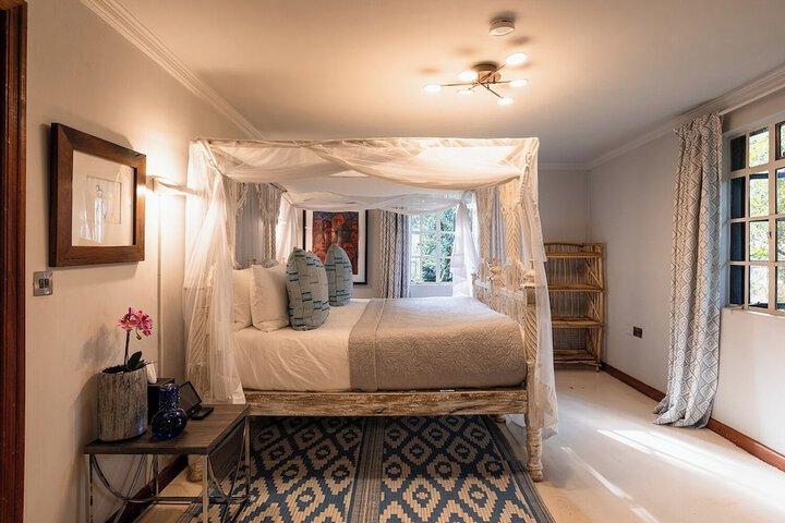 Room 3 of 76