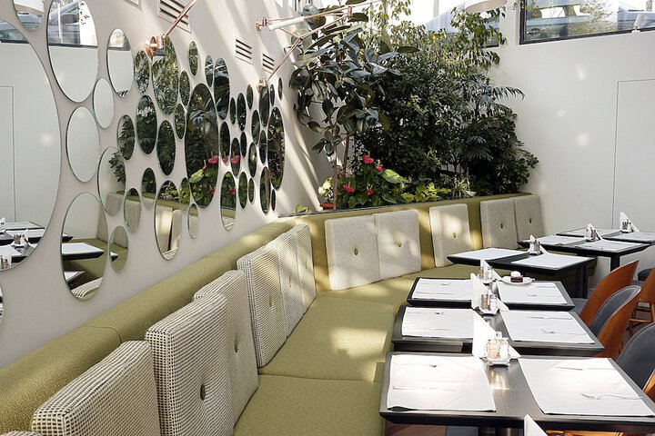 Dining 31 of 33