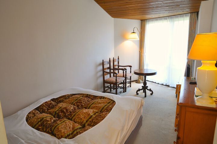 Room 7 of 32