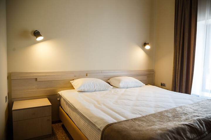Room 5 of 10