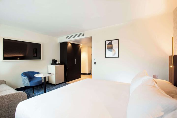 Room 21 of 153