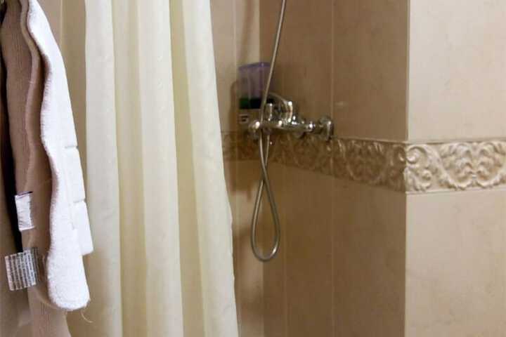 Room 18 of 28