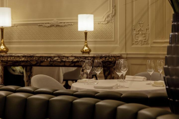 Dining 4 of 28