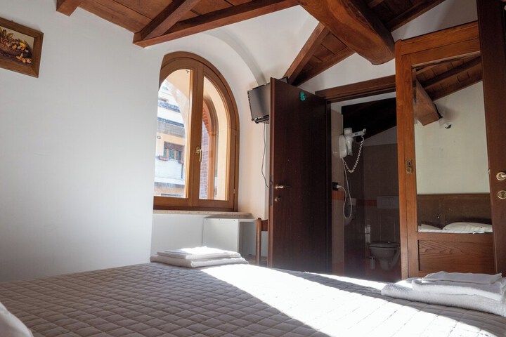 Room 14 of 28