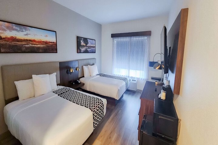 2 Queen Beds Accessible (10 of 17)