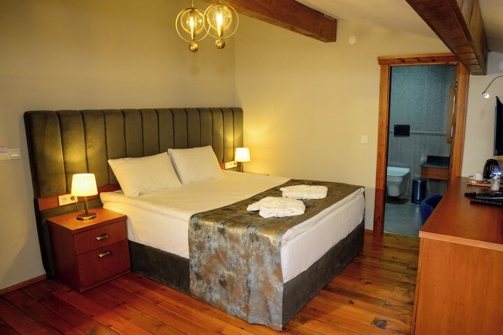 Room 11 of 27