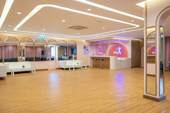 Ballroom/Hall 129 of 159