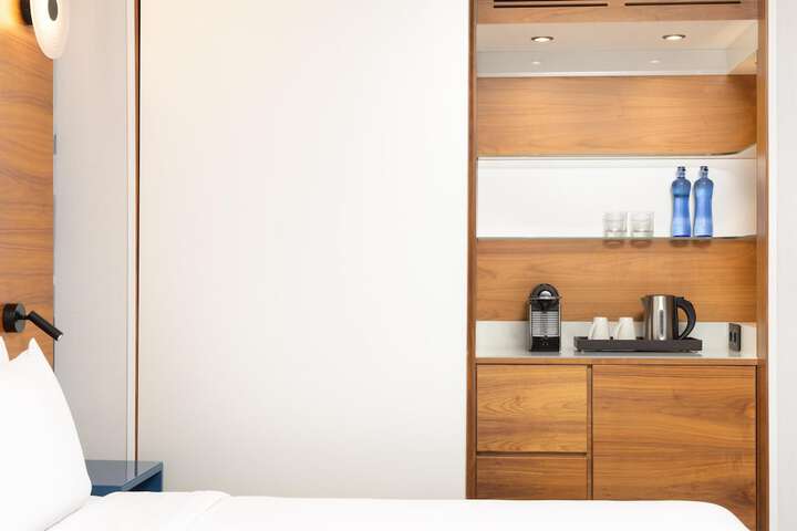 Room 33 of 119