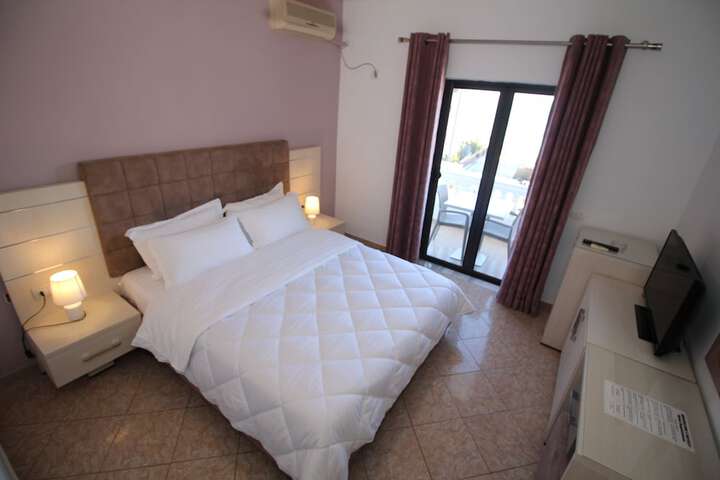 Room 3 of 44