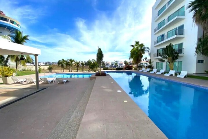 Pool 7 of 10