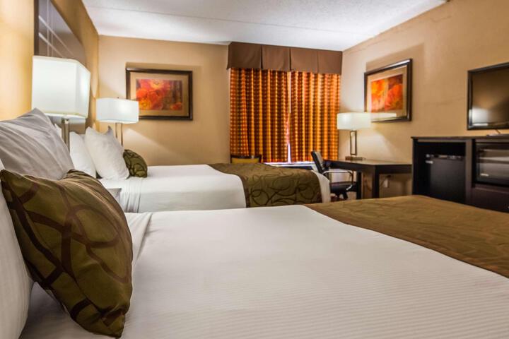1 Queen Bed Mobility Accessible Communication Assistance Bathtub Full Breakfast (5 of 17)